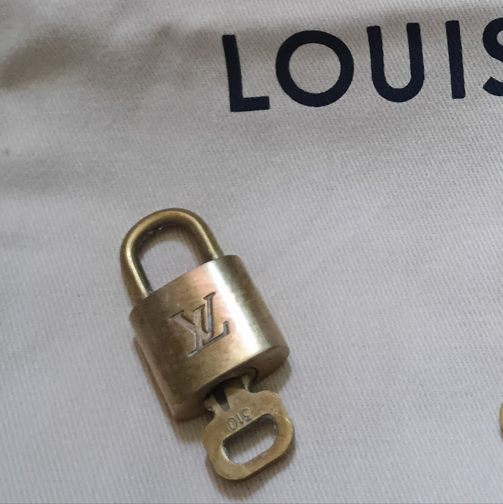 Authentic Louis Vuitton Lock & Key # 310 - Picture 10 of 11